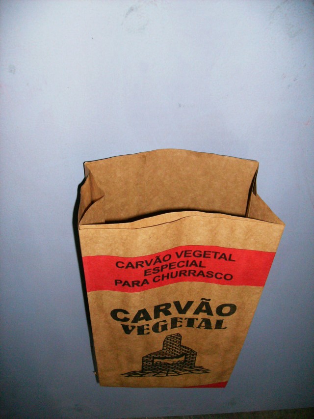 100 SACOS P/CARVO 10 KG FOLHA DUPLA. FRETE INCLUSO. -5% NO PIX OU TB. Retirar na loja: 2,90/un.