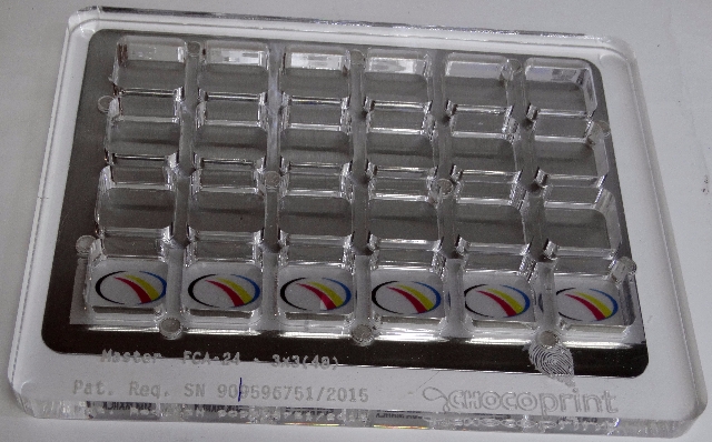 FORMA 3x3 CANTOS ARREDONDADOS COM 24 CAVIDADES 15 MM DE ESPESSURA
