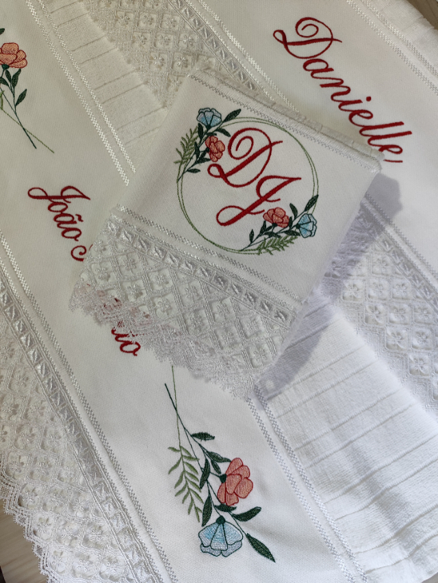 2 Toalhas Banho + 1 Toalha Rosto | Com Renda | Floral