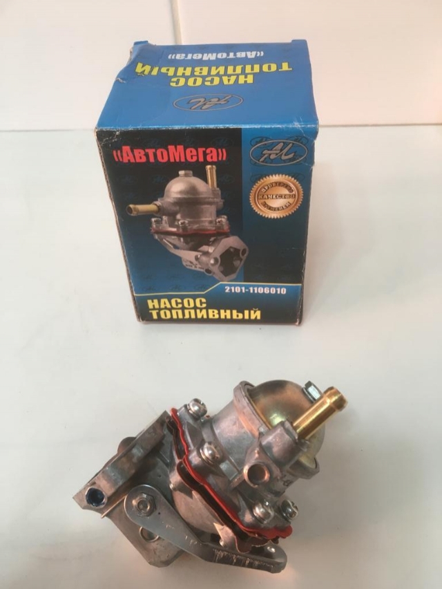 Bomba de Combustivel Original  Russa Nova,  com sistema de bombear manual original 