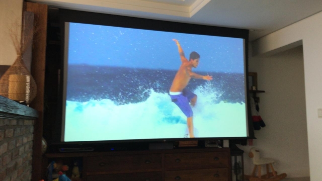   Tela de Projeo Motorizada Tensionada Matte White 106 Pol 1,32x2,35m EM SUPER OFERTA