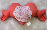 ALMOFADA CORA��O - PEQUENA - Frase: Feliz dia da gente