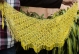 Cinto em croche e vidrilhos amarelo