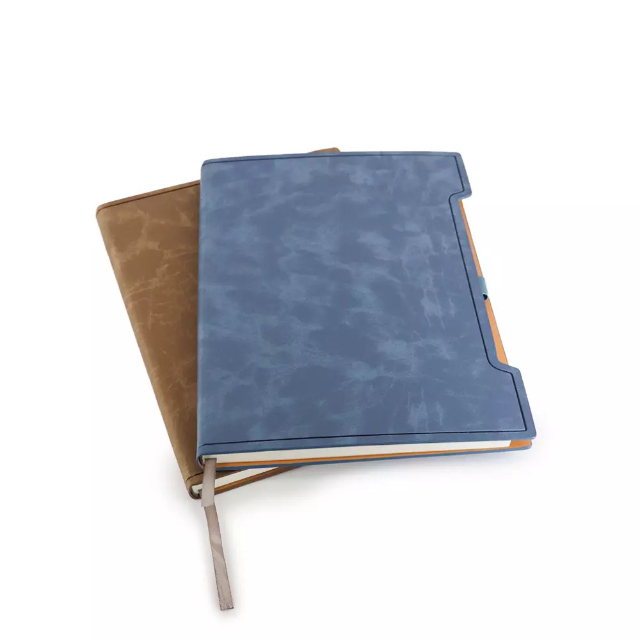 ?Caderno em couro sint�tico com capa dura 18x25cm