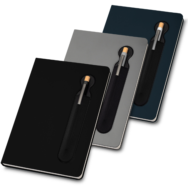 Caderno de anota��es com suporte para caneta, capa dura em PU, miolo 80 folhas pautadas na cor bege. N�O ACOMPANHA CANETA.