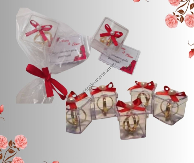 caixa acrilica com Aliana e lao - casamento, noivado 